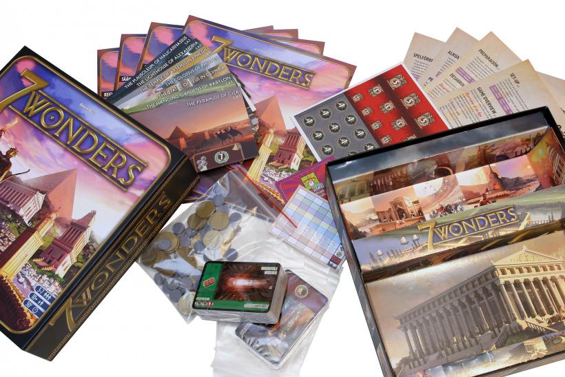 Scatola e componenti di 7 Wonders