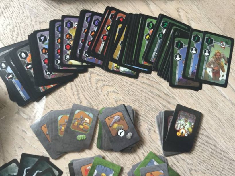 Alcune carte in dotazione del gioco Deadland