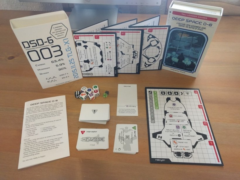 Deep Space D-6 Deep Space D-6: componenti del gioco disposti sul tavolo