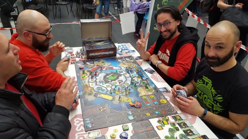 Blackholexan e compari provano Cry Havoc