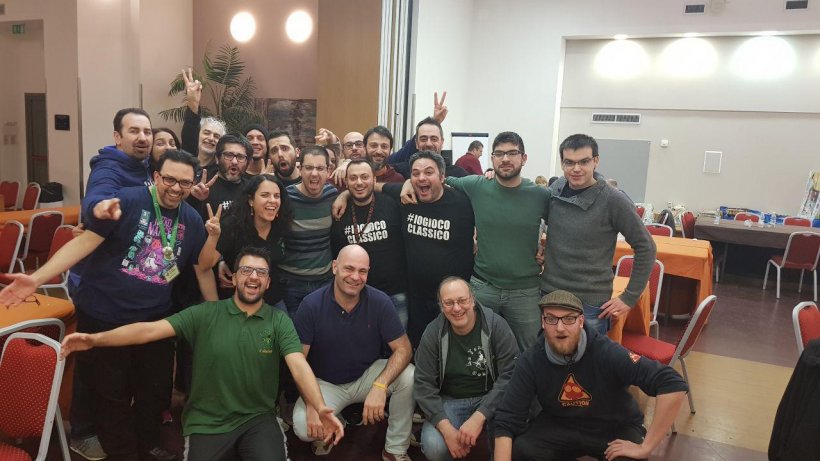un bel gruppone pronto a giocare