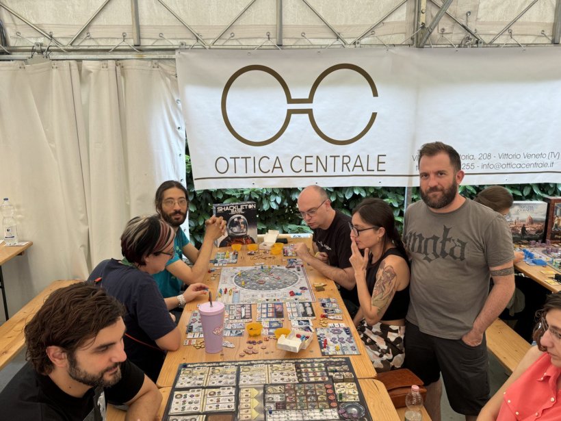 Tavolo VIP per Nestore Mangone e il suo Shackleton