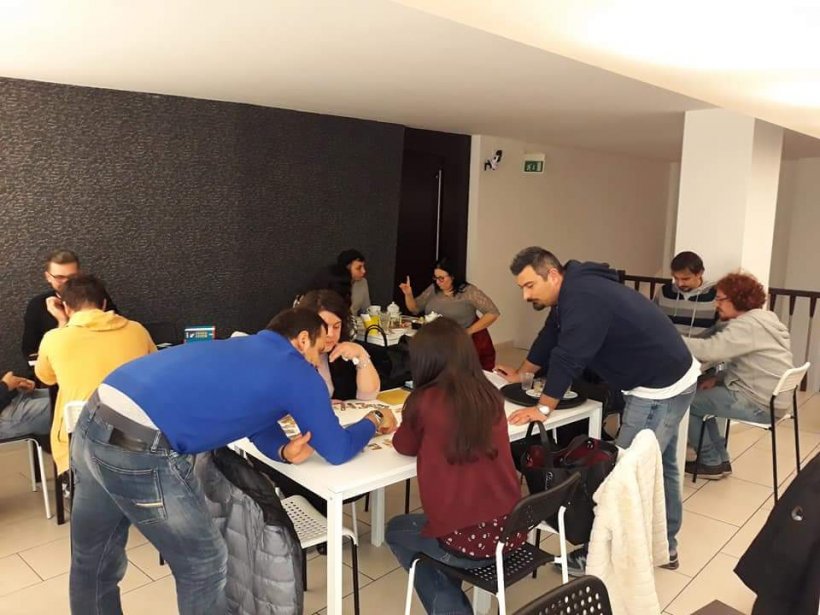 Nella sala piena - Improvvisazioni dei New Goblins TdG Taranto sala piena