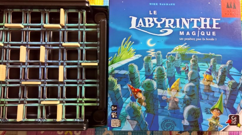 The Magic Labyrinth: copertina e griglia