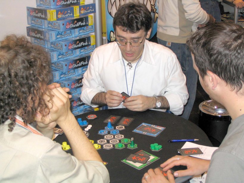 Il game designer di Magewars, Dakota ecc. Piero Cioni gioca a Daimyo