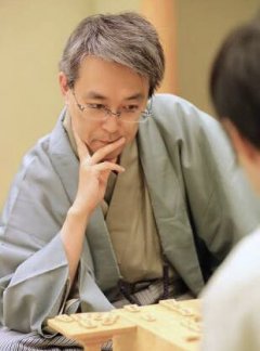 Yoshiharu Habu, 9° Dan, pluricampione di Shogi.