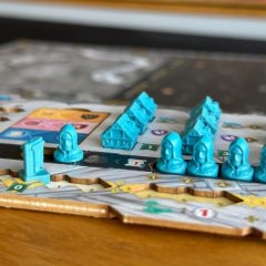 Un dettaglio di alcuni componenti definitivi in Re-wood nella versione finale del gioco