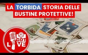 Giochi da tavolo e bustine protettive: curiosità, origini (e una piccola provocazione)