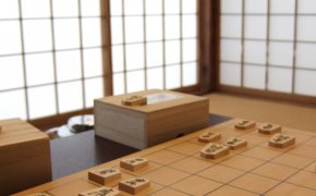 Shogi game in the tea ceremony room.