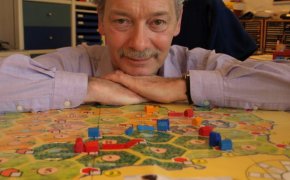 Muore a 70 anni Klaus Teuber, autore di Coloni di Catan