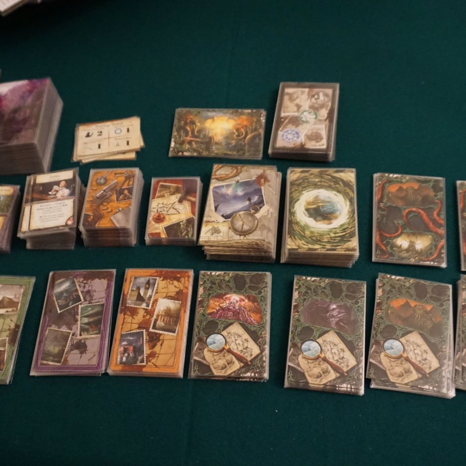 Eldritch Horror carte suddivise e imbustate